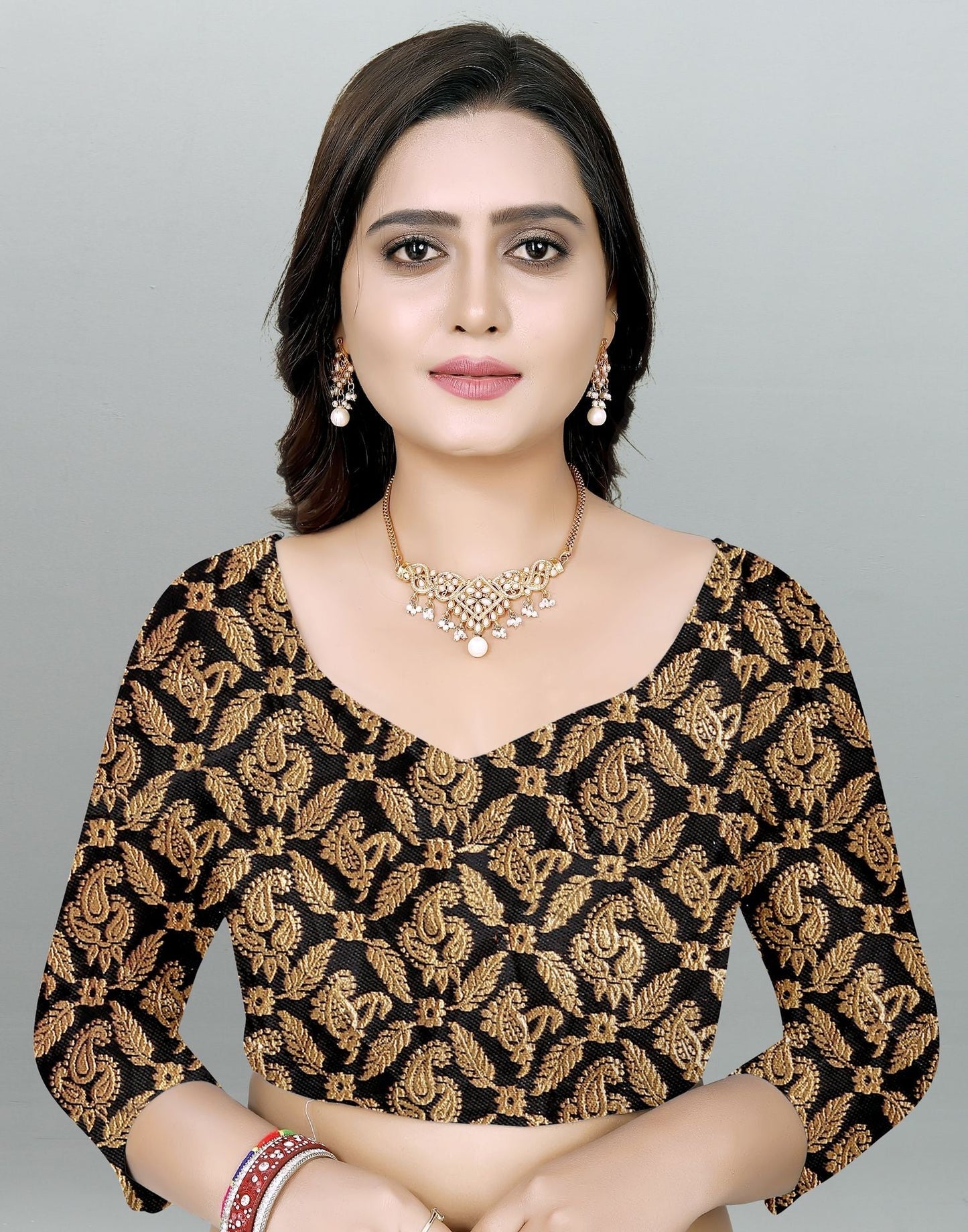 Black Plain Pre-draped Saree | Leemboodi