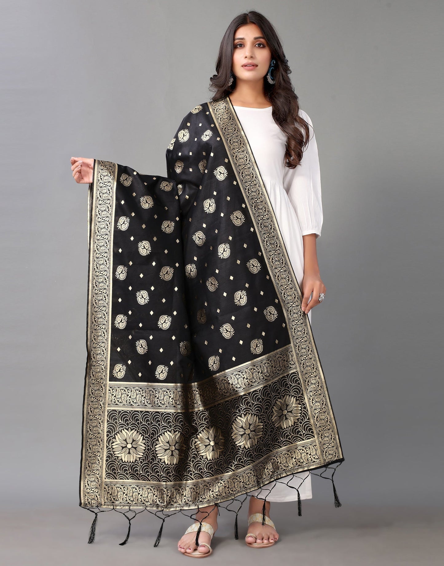 Black Jacquard Dupatta | Leemboodi