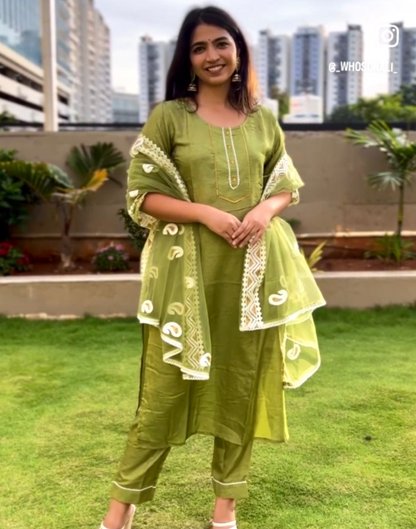 Mehndi Green Silk Plain Straight Kurta With Pant And Dupatta