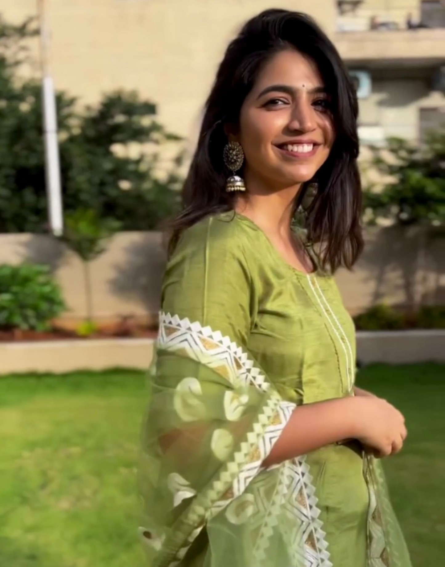 Mehndi Green Silk Plain Straight Kurta With Pant And Dupatta