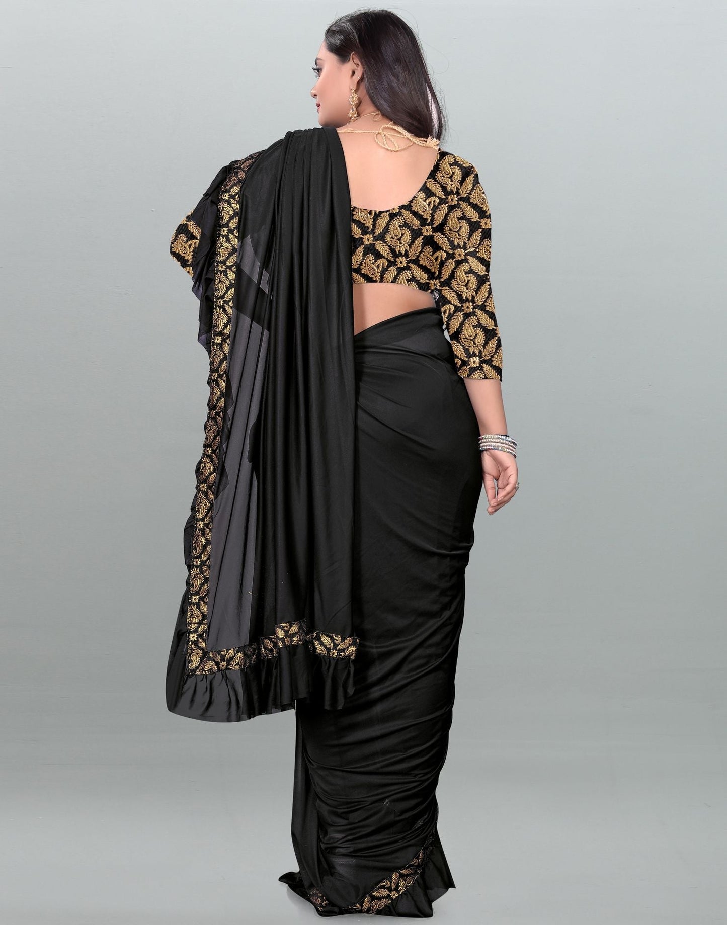 Black Plain Pre-draped Saree | Leemboodi