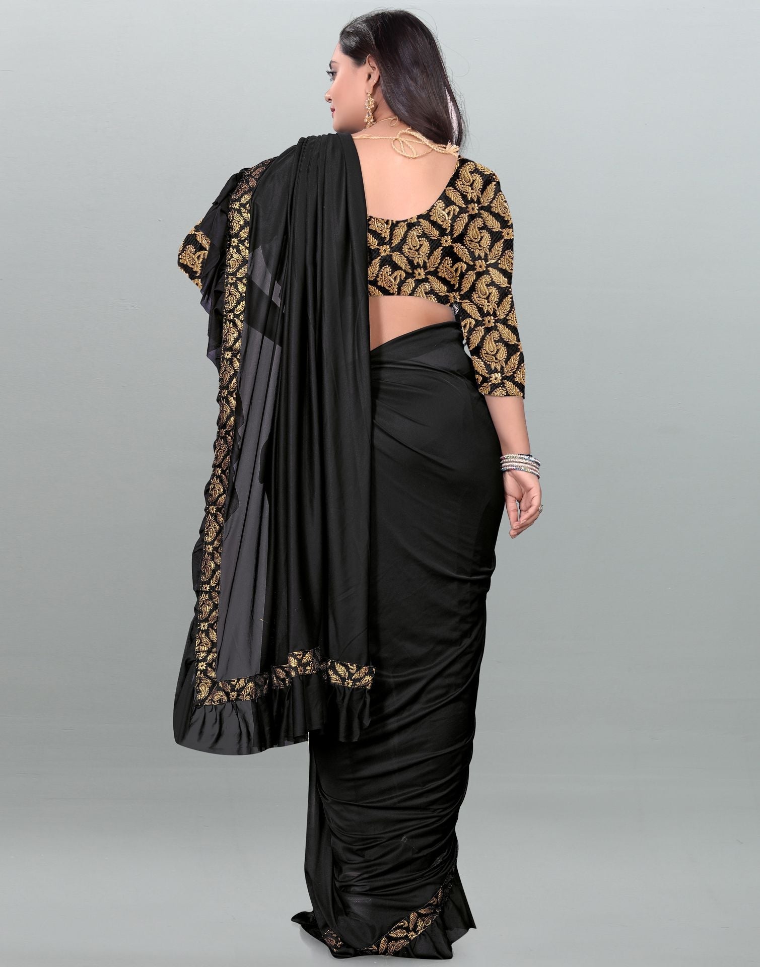 Black Plain Pre-draped Saree | Leemboodi