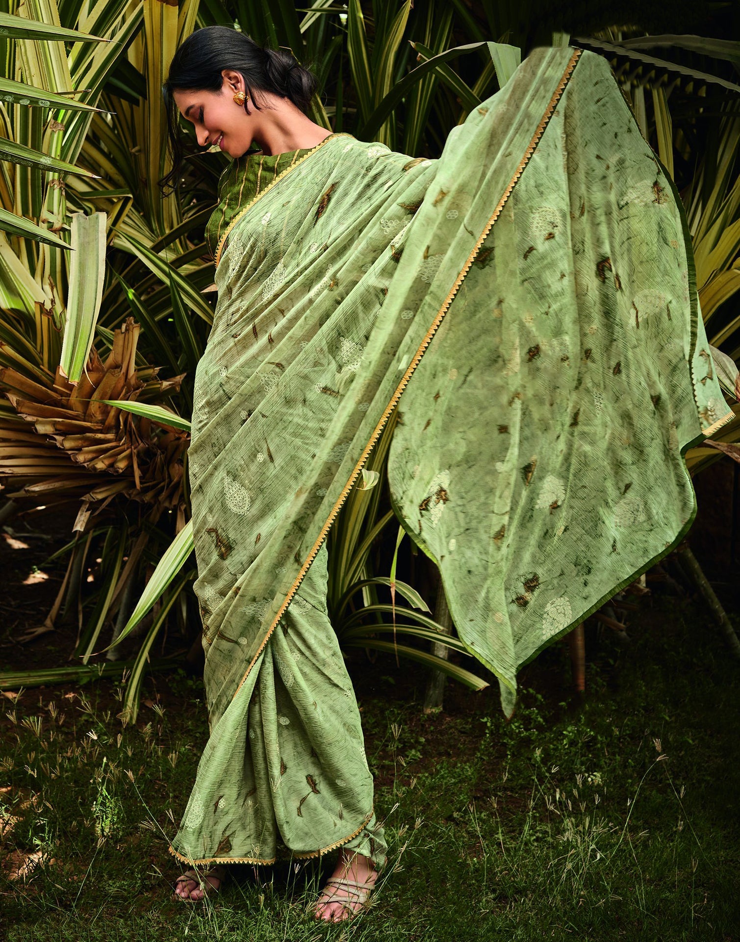 Light Green Chiffon Saree | Leemboodi