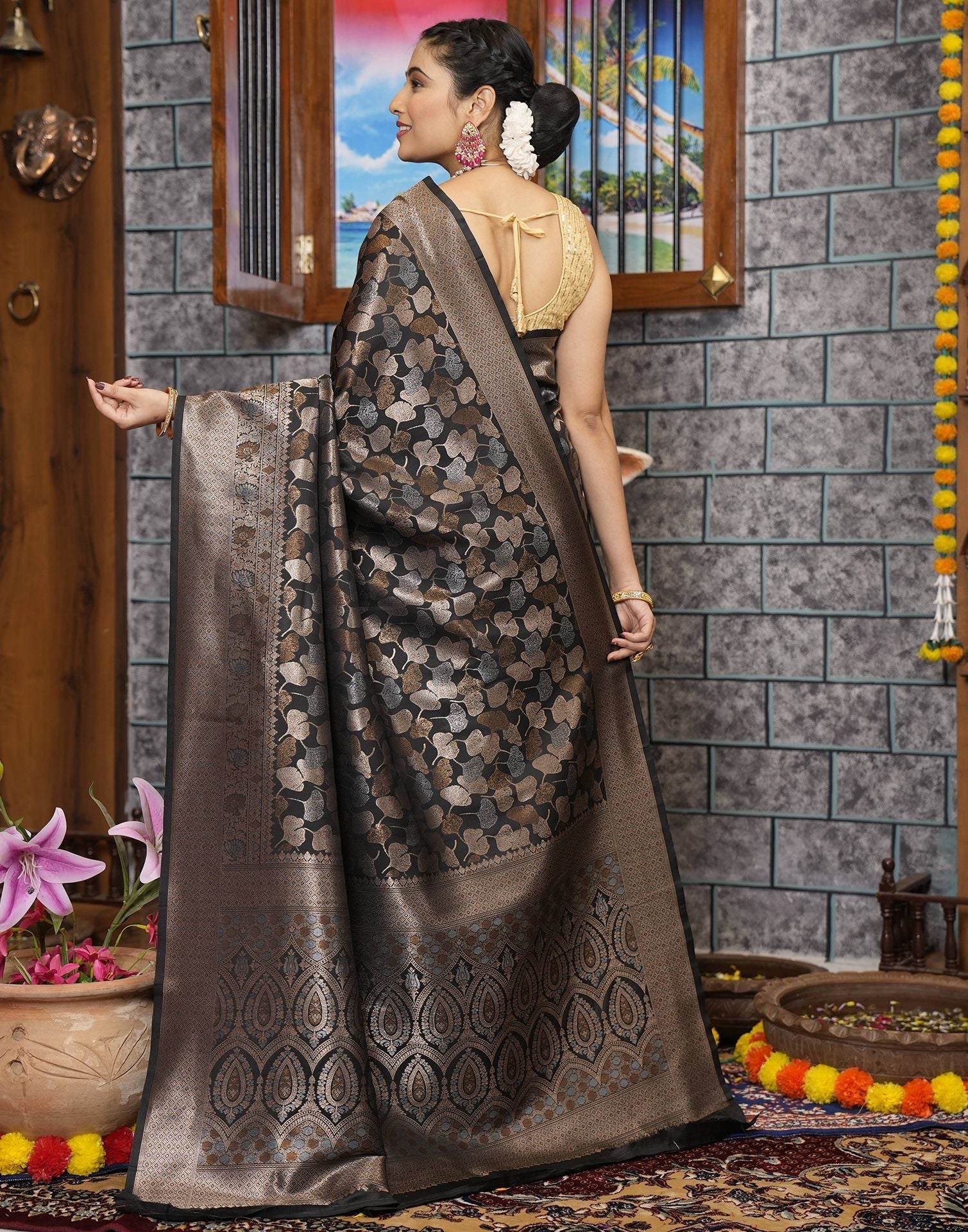 Black Banarasi Silk Saree | Leemboodi