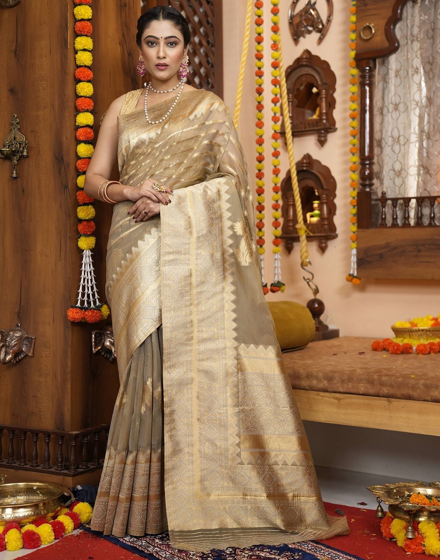 Light Grey Banarasi Silk Saree | Leemboodi