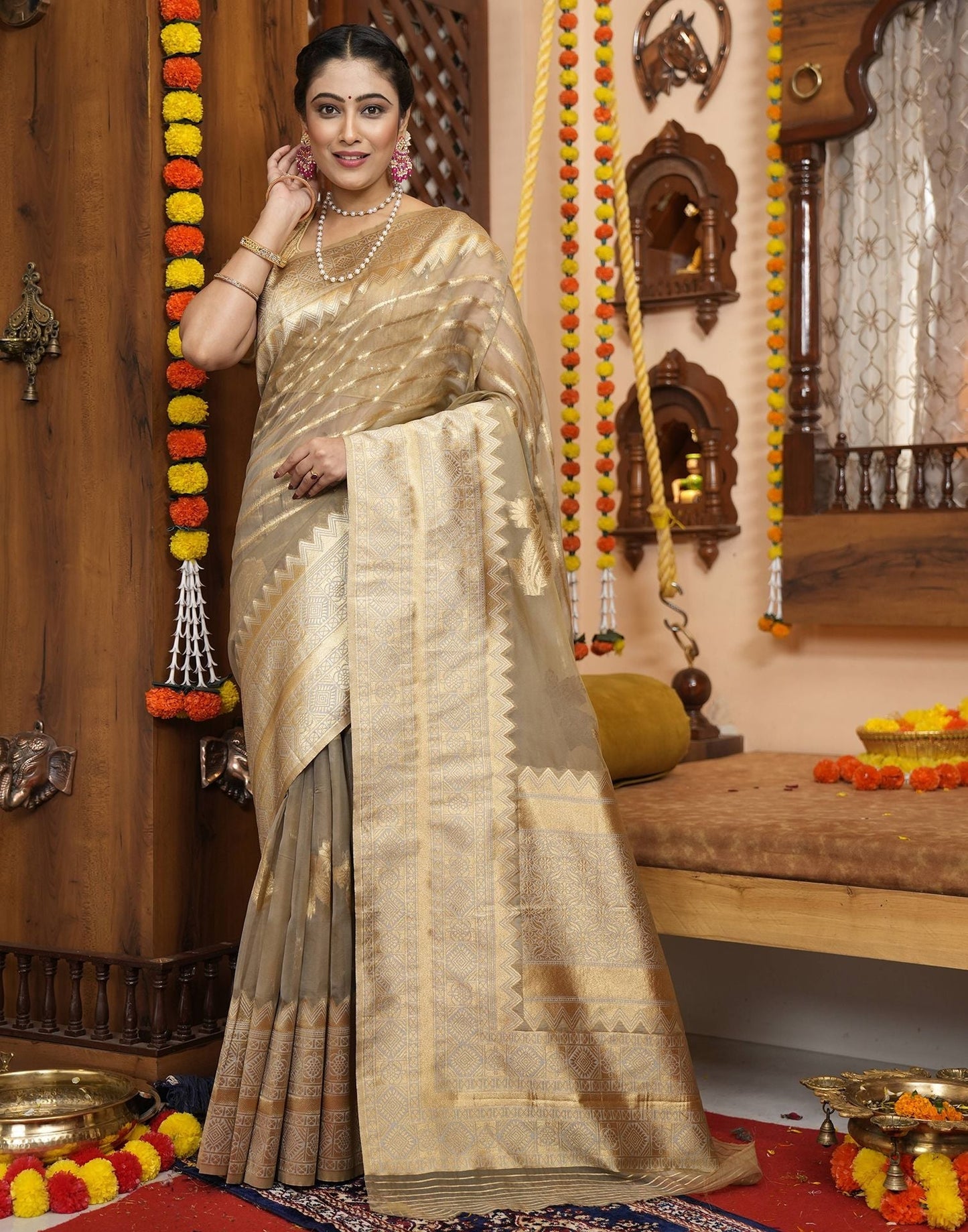 Light Grey Banarasi Silk Saree | Leemboodi