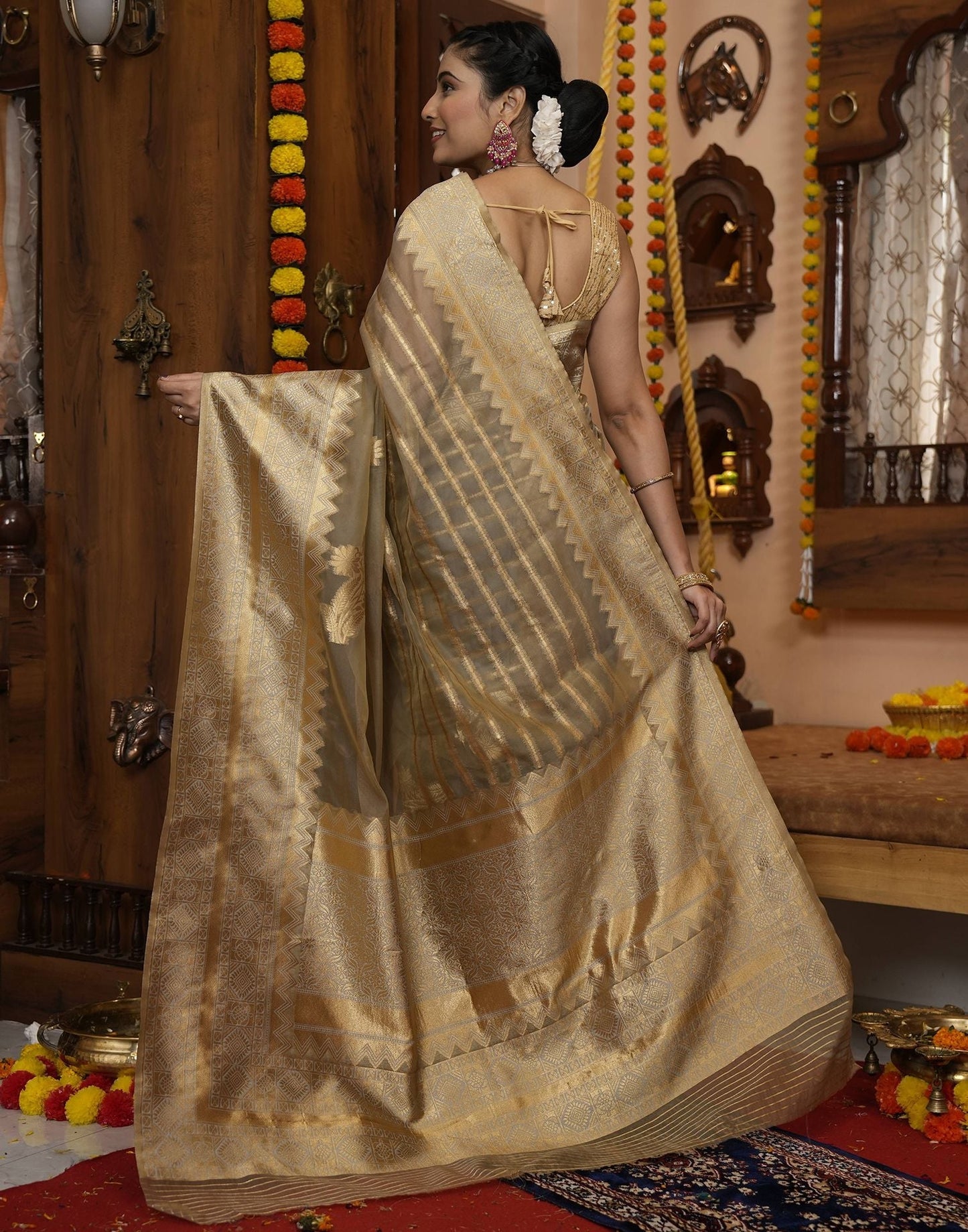 Light Grey Banarasi Silk Saree | Leemboodi