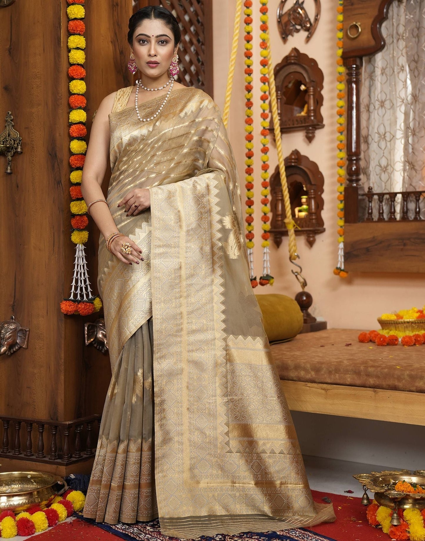 Light Grey Banarasi Silk Saree | Leemboodi