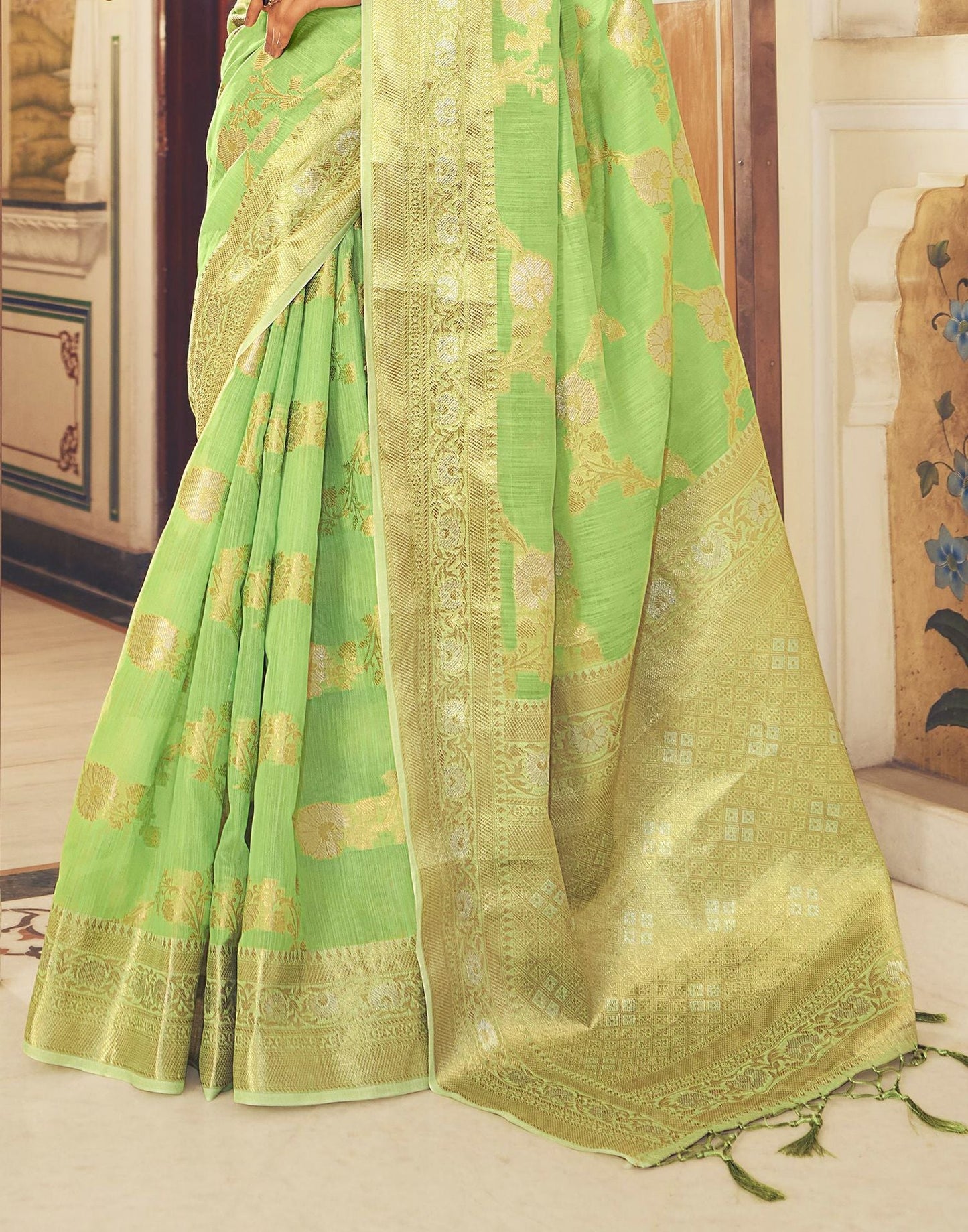 Parrot Green Banarasi Saree | Leemboodi