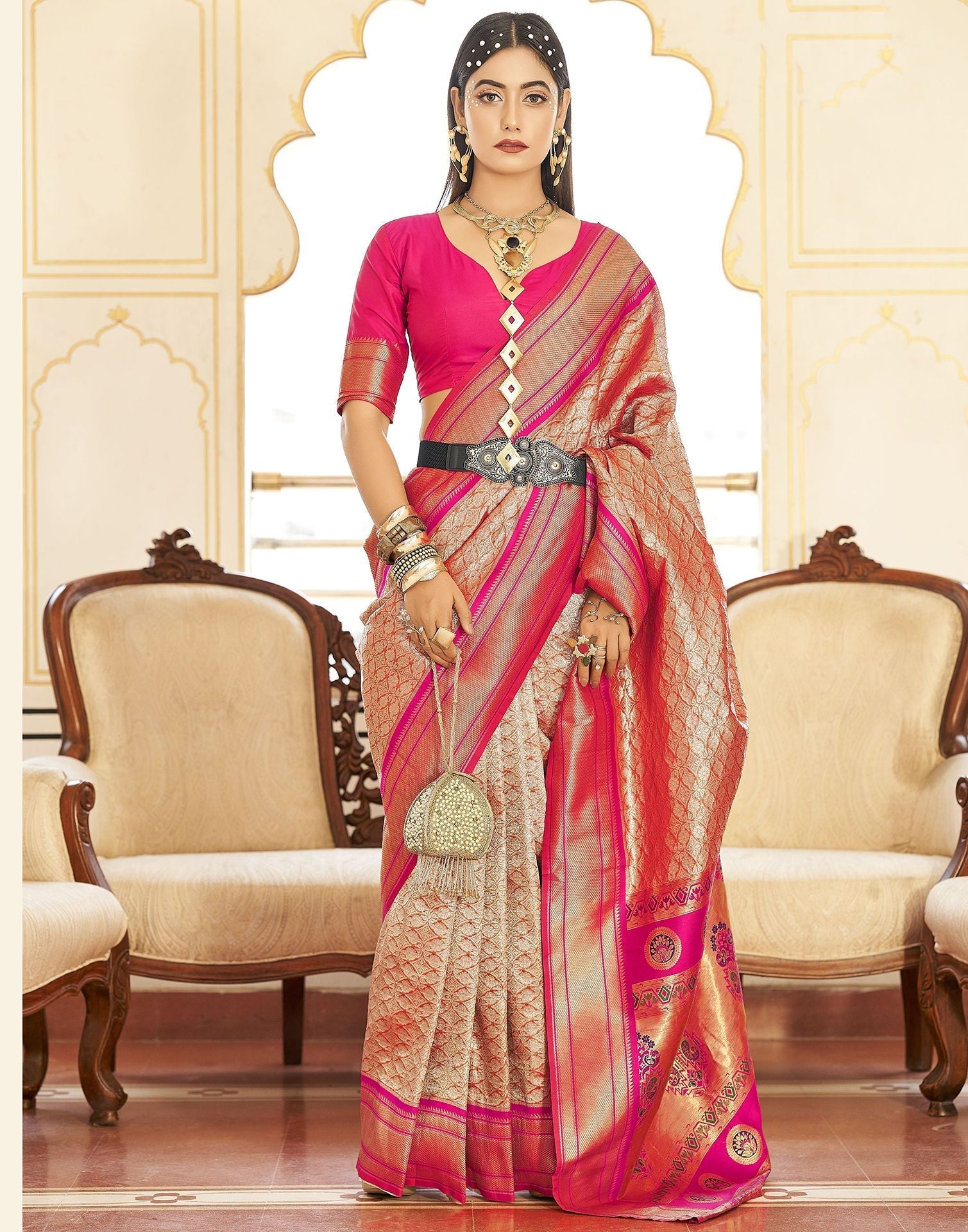 Pink Woven Kanjivaram Silk Saree | Leemboodi