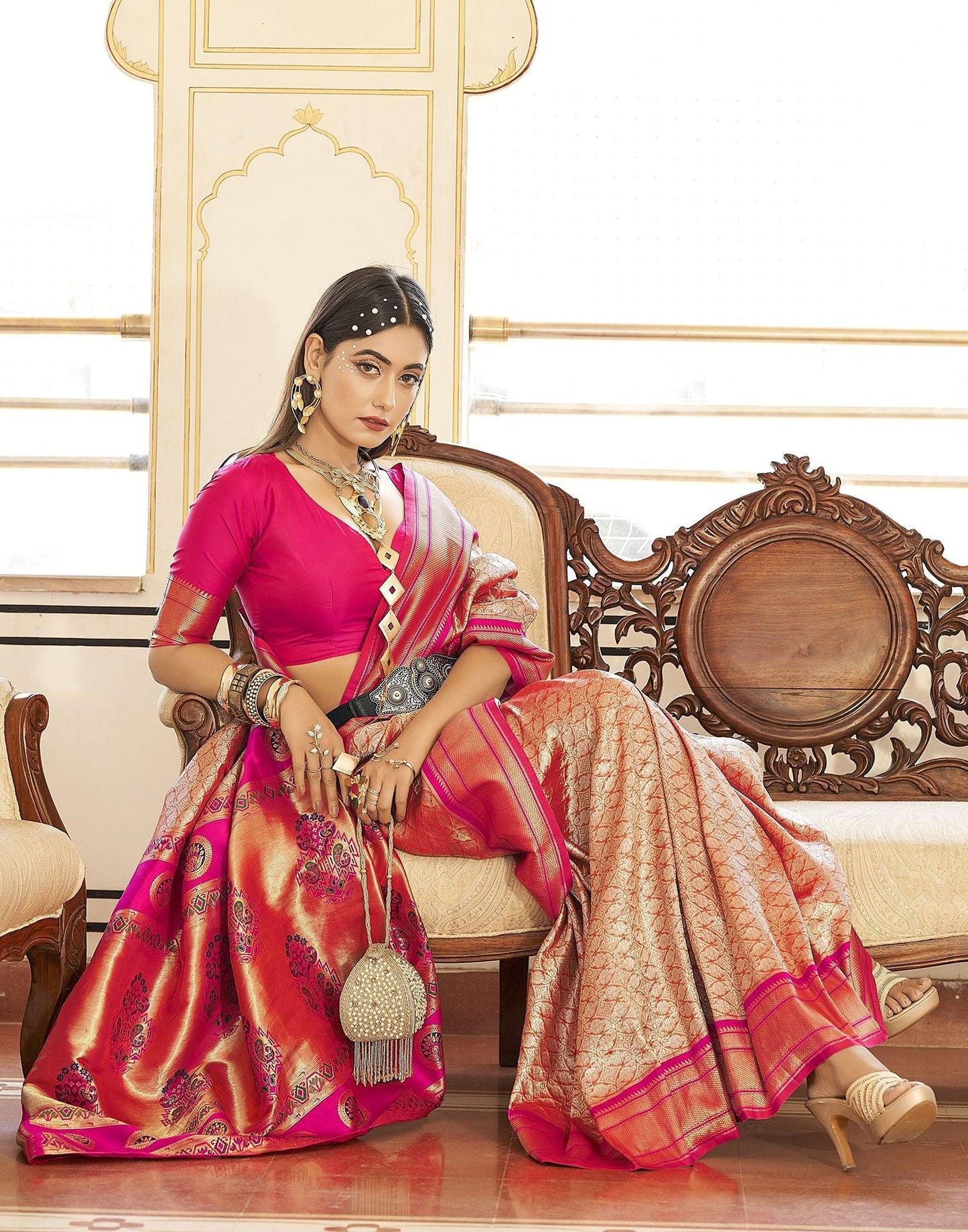 Pink Woven Kanjivaram Silk Saree | Leemboodi