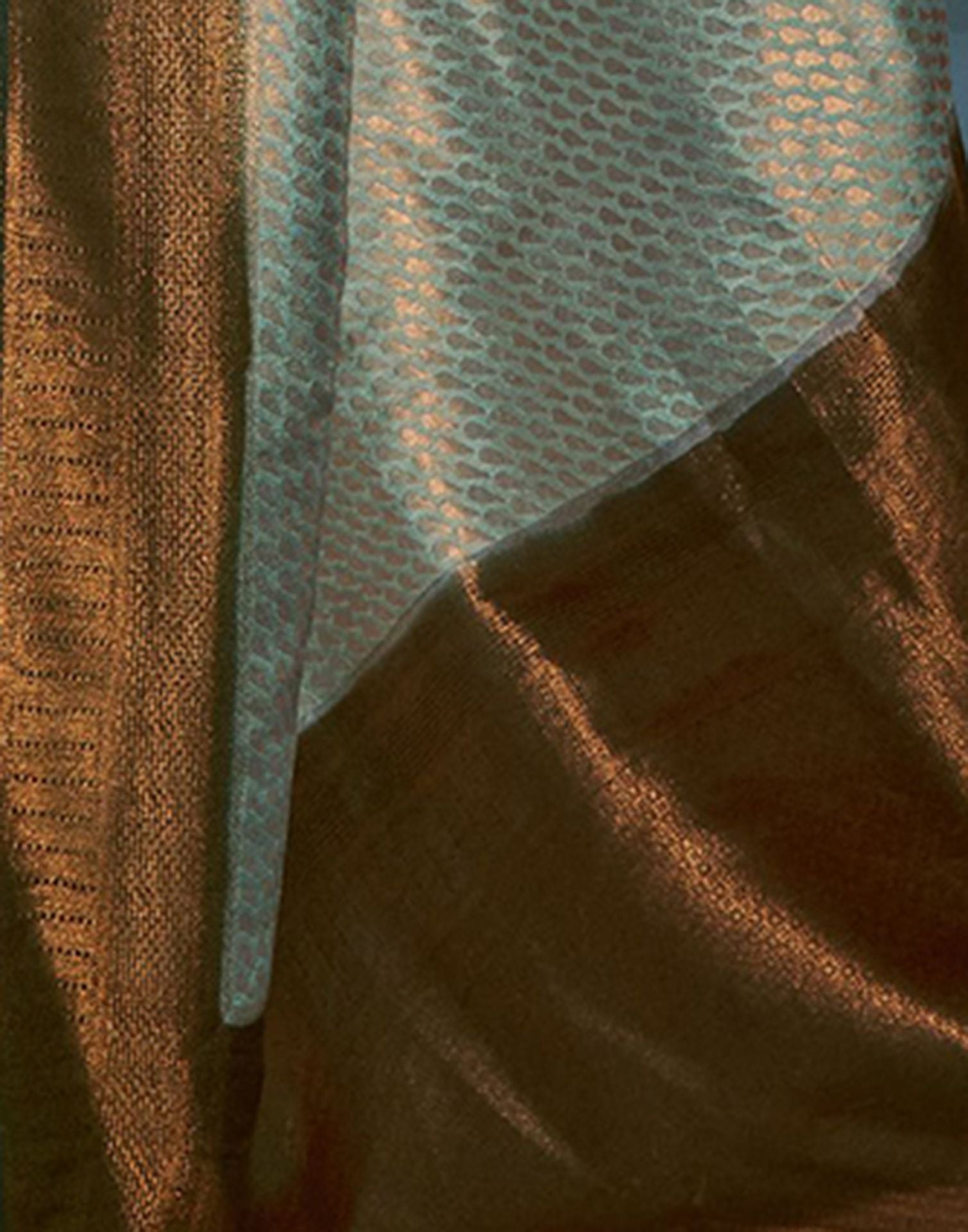 Green Silk Weaving Kanjivaram Saree With Tassel | Leemboodi