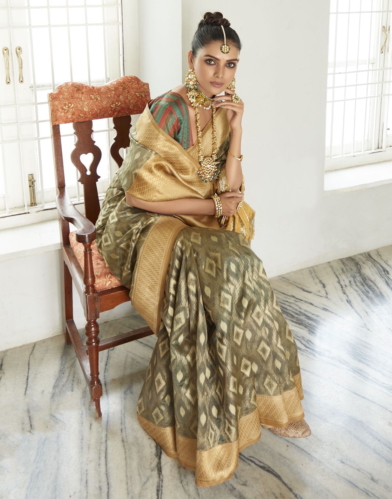 Grey Silk Weaving Banarasi Saree | Leemboodi