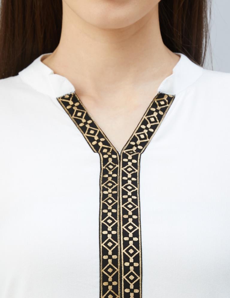 Delightful White Coloured Laced, Foil Print Rayon Kurti | Leemboodi