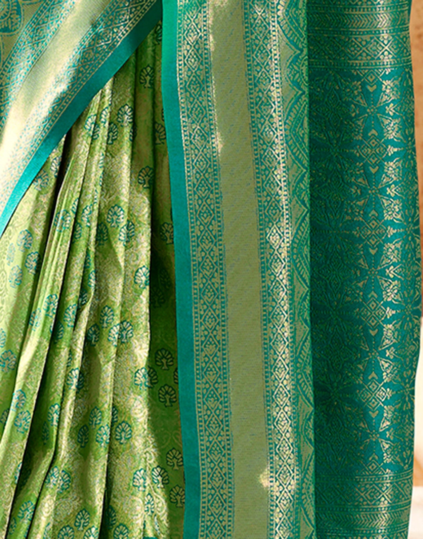 Green Silk Weaving Saree