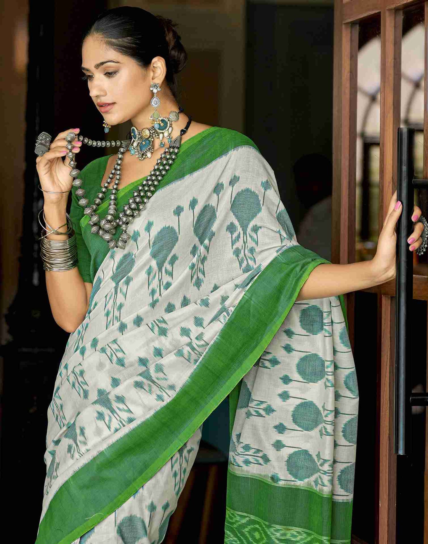 White Cotton Geometric Printed Saree