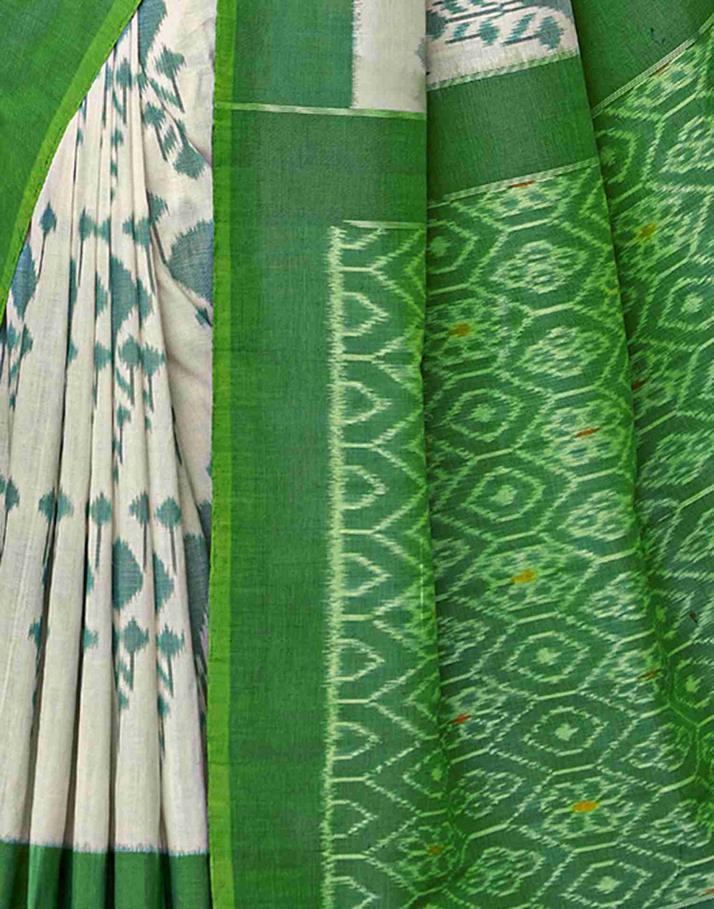 White Cotton Geometric Printed Saree