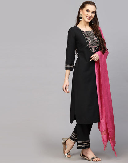 Black Kurti With Pant And Dupatta | Leemboodi