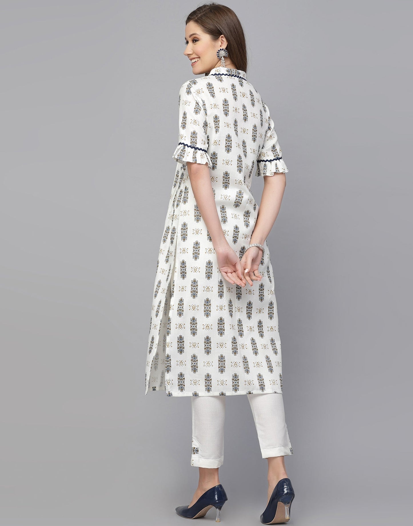 Off White Cotton V-neck gathered Kurta With Pant Set | Leemboodi