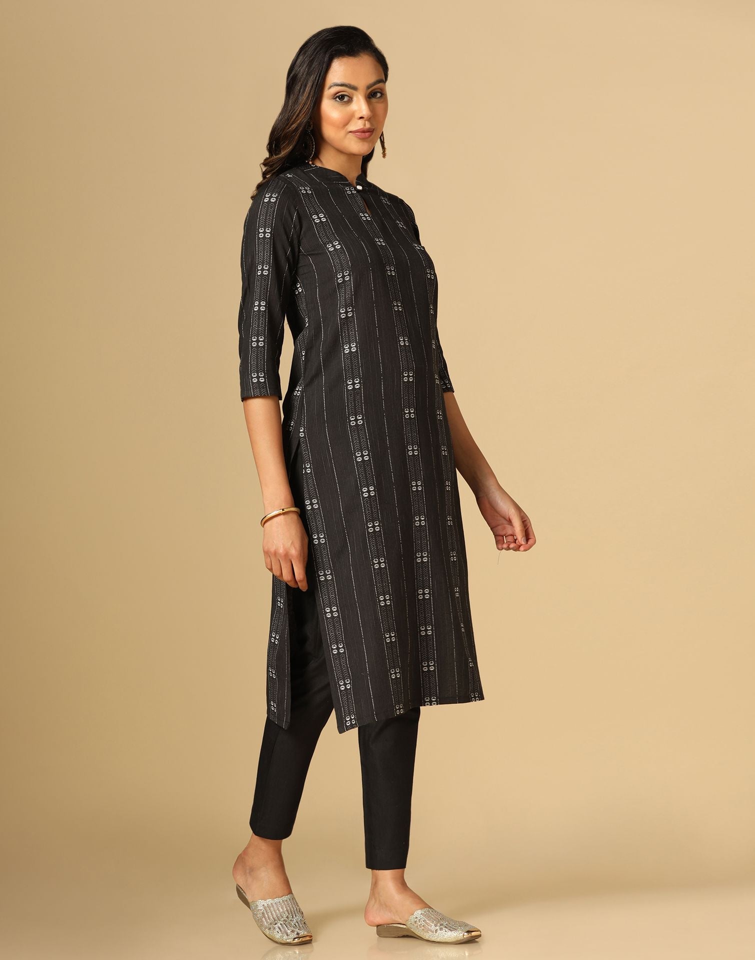 Black Cotton Woven Straight Kurta With Pant Set | Leemboodi