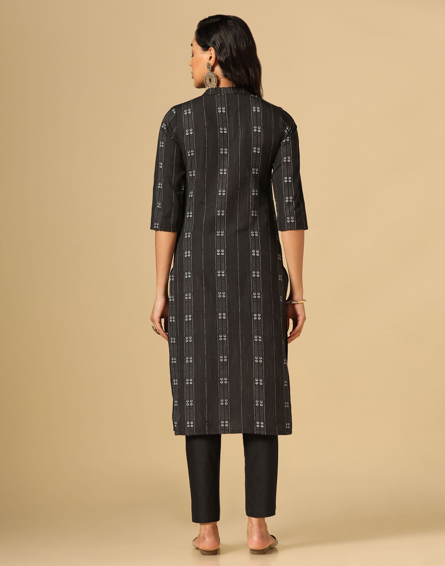 Black Cotton Woven Straight Kurta With Pant Set | Leemboodi